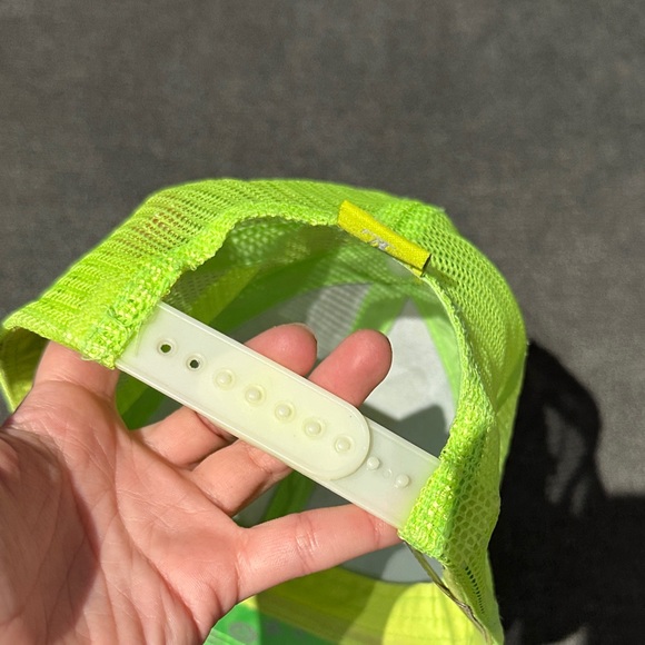 Louis Vuitton Bright Green Monogram Mesh Cap - Picture 8 of 16